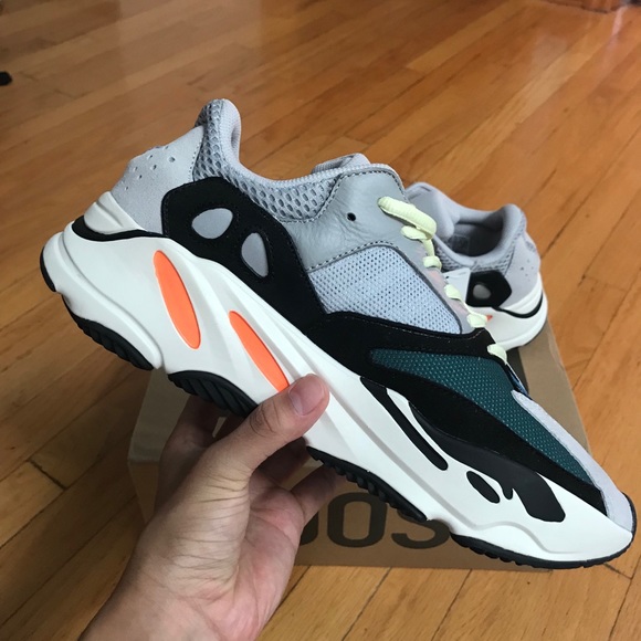 yeezy 700 size 9
